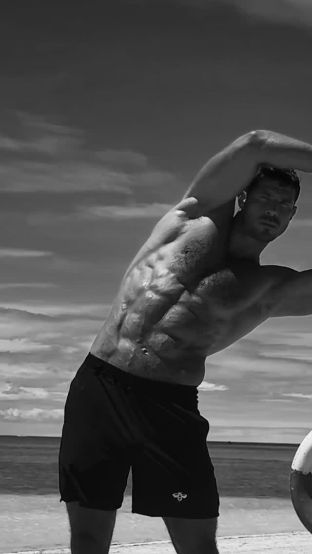 has these sports shorts 🔥 I forgot to take them with me 😭 They would be so useful for my workouts 💪🏻