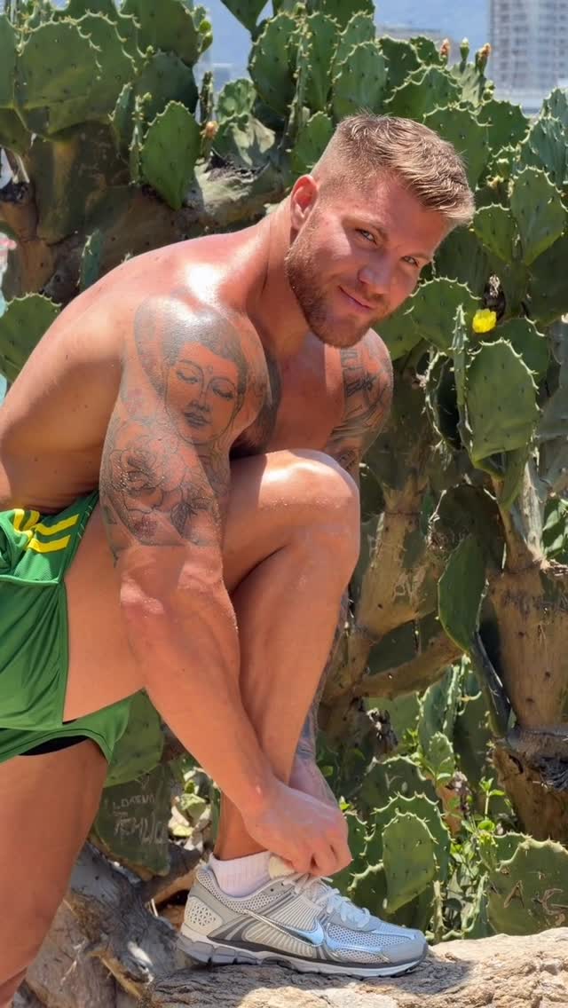 Cardio on the beach ☀️😎