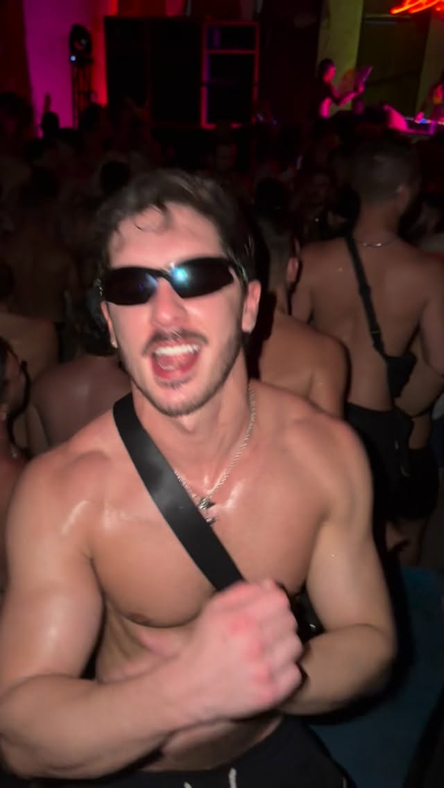 Vai la dança garoto! Rio its AMAZING!!! 🥳🎊