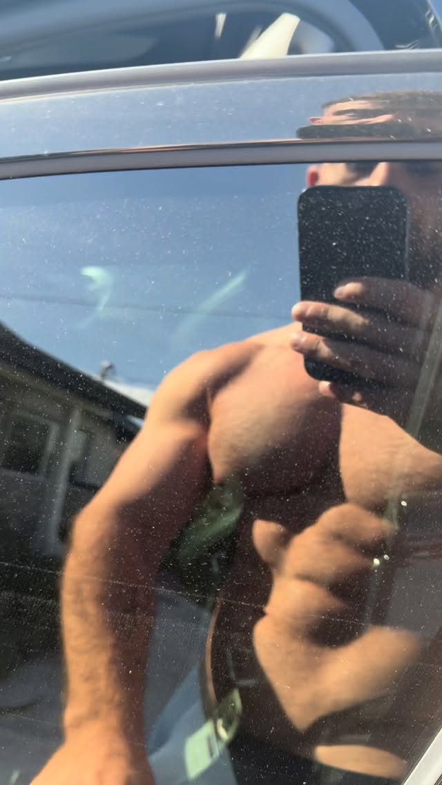 Ab reflection in car window