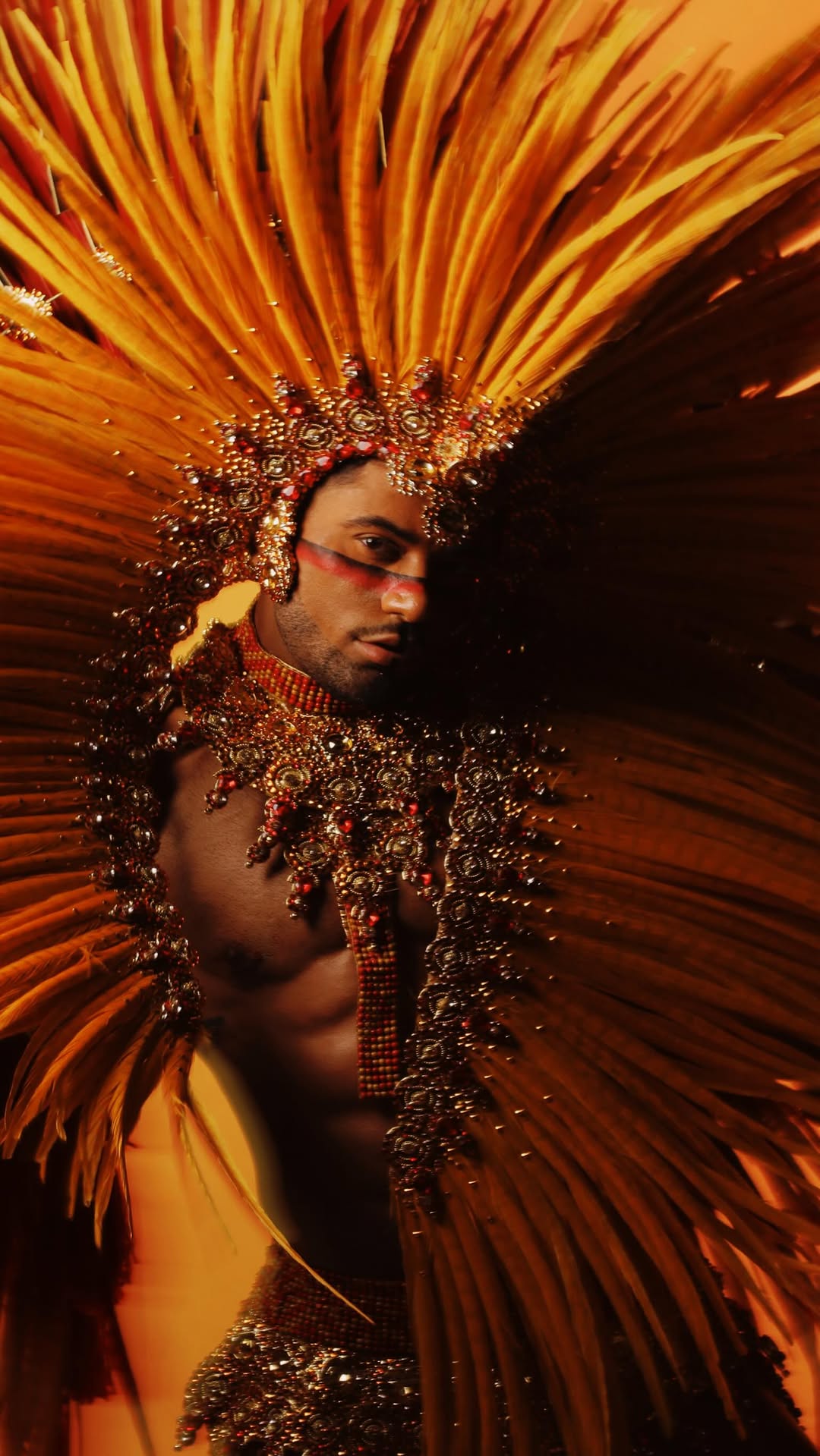 No território das encantarias, eu não desfilo… eu invoco.