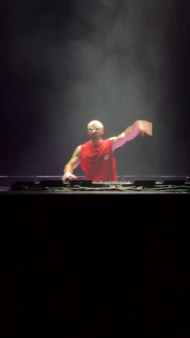 The SYNC show in Bristol 🇬🇧 now getting ready for sold out London on Saturday. Bigger & better 💪🏼