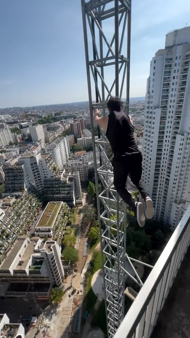 Jump on the tower 🥷