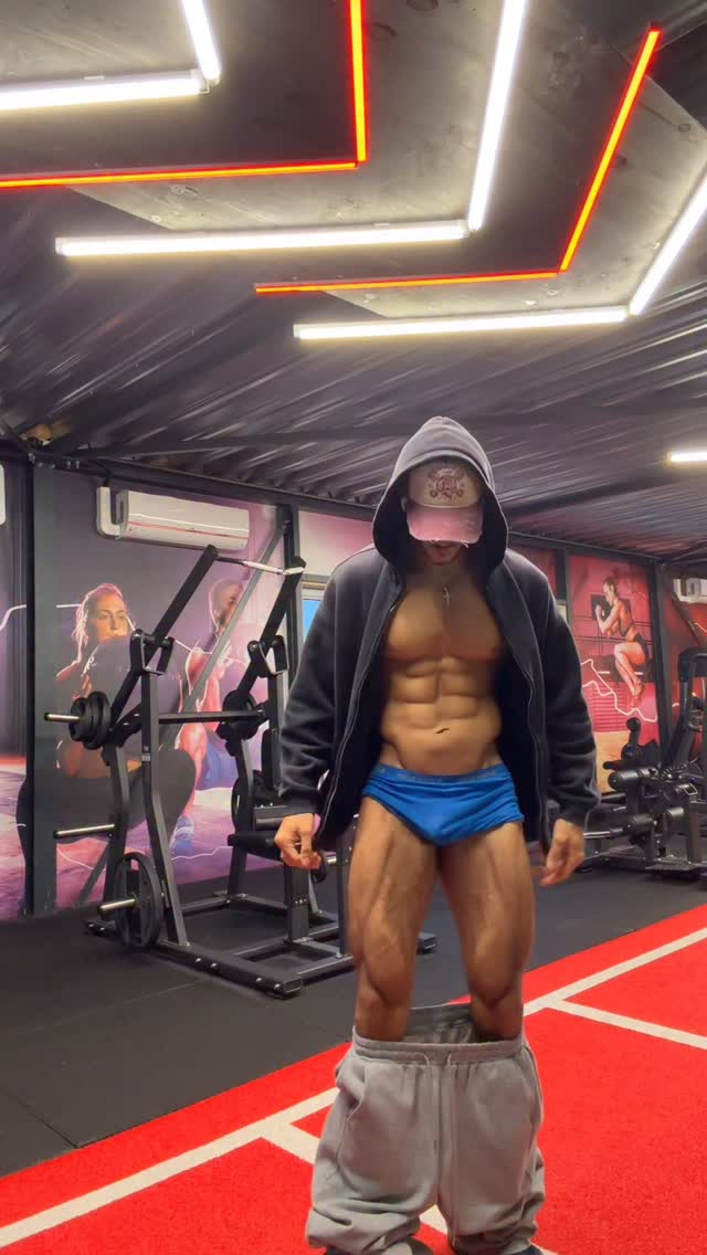 Legs slowly growing during the lean bulk🤞