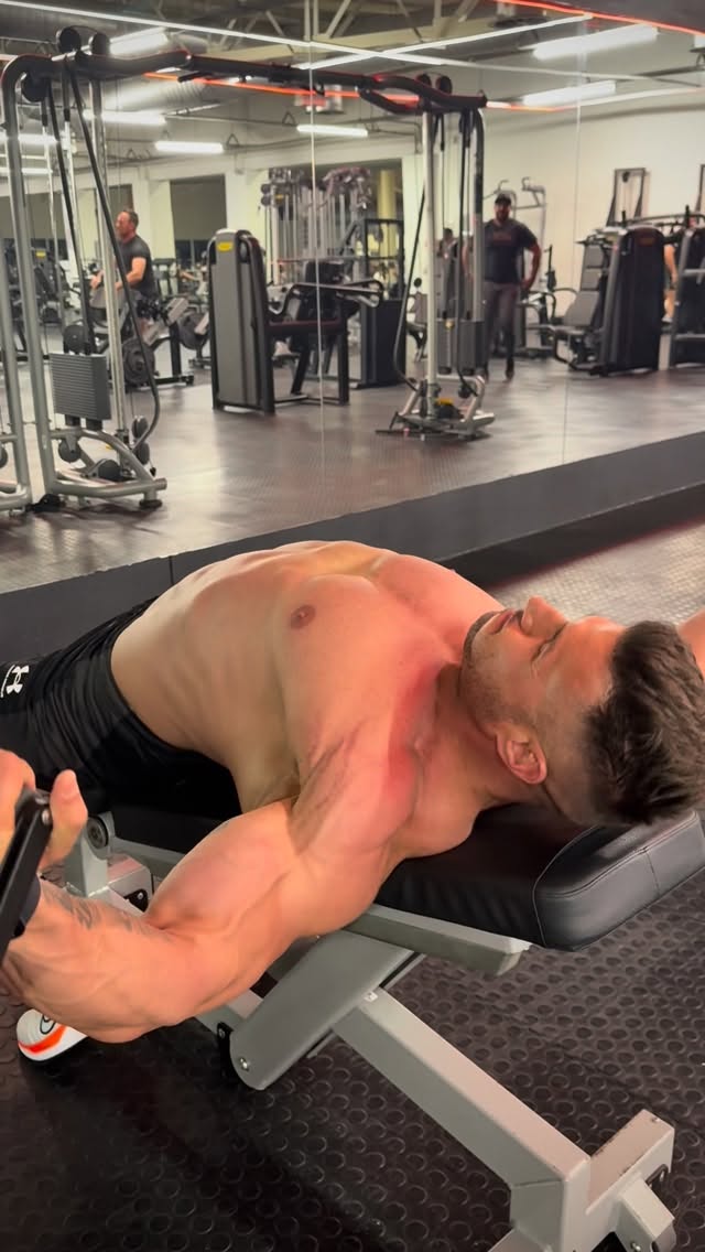 Friday chest day build the power that carries you into the weekend. No excuses, just reps 💪