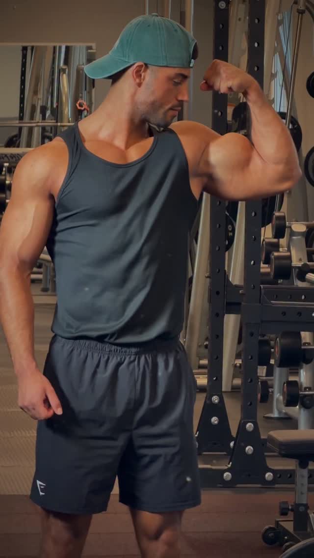 BICEPSAHOLIC…