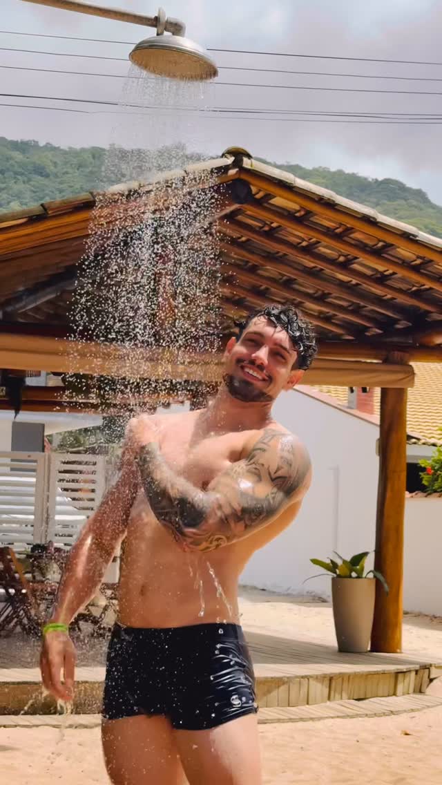 A verdadeira vitória é ser o mesmo homem no silêncio e no aplauso.