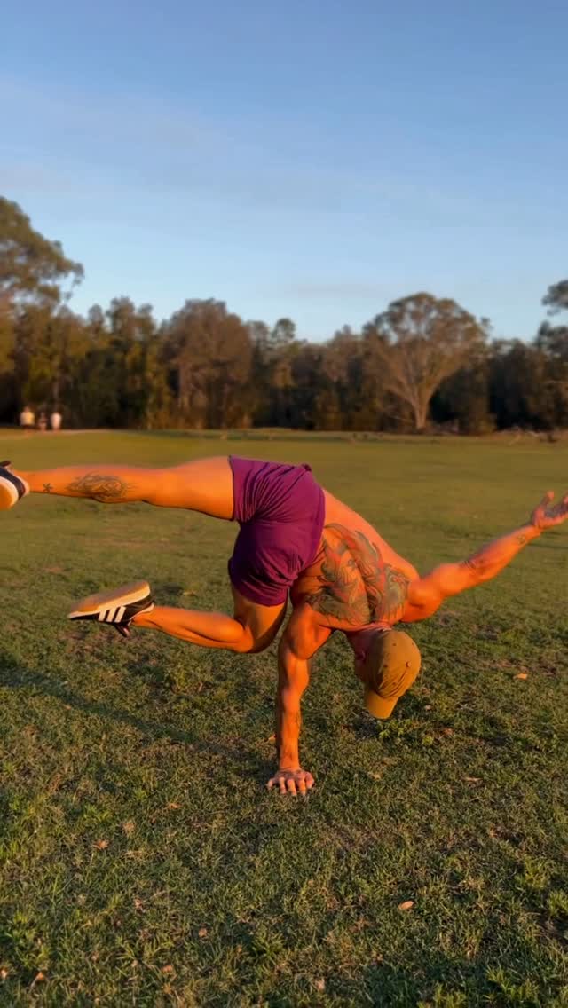 GOLDEN HOUR 🦘