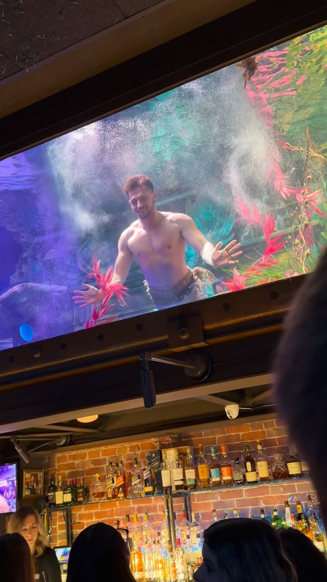 Eye contact first. Bubbles second. 👀🫧