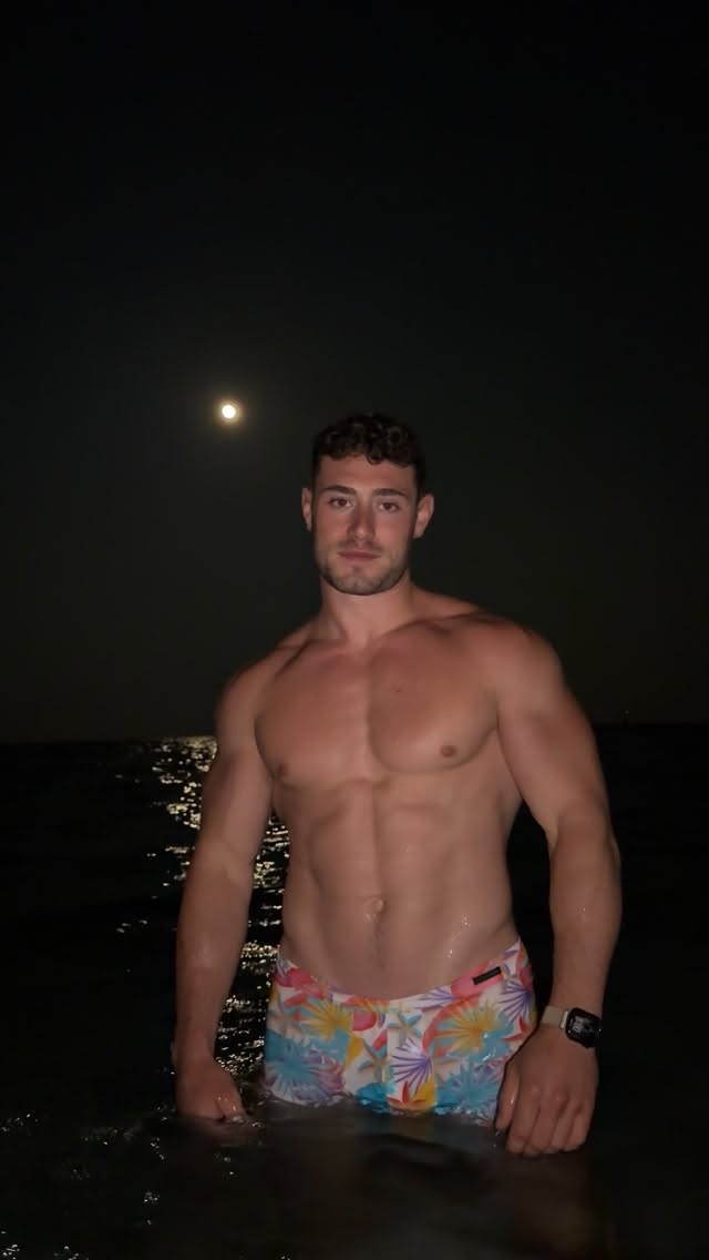 The beach, you, me & the moon 🌕🤭😏
