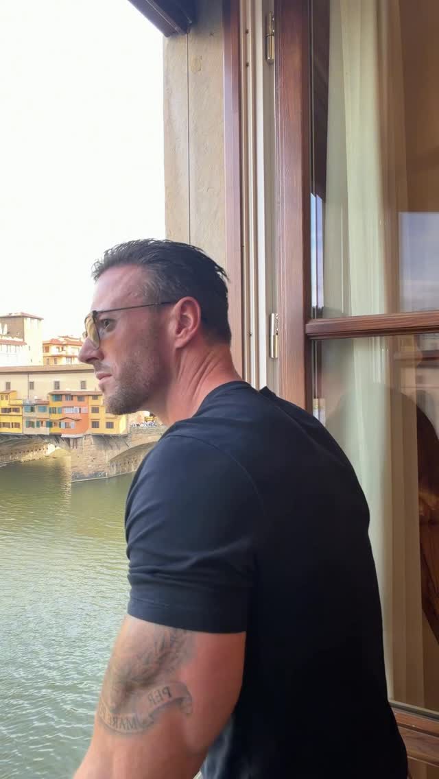 Florence looks better when you’re standing next to me.