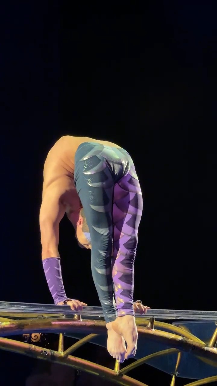 So close to the most flexible man in the world 🫣