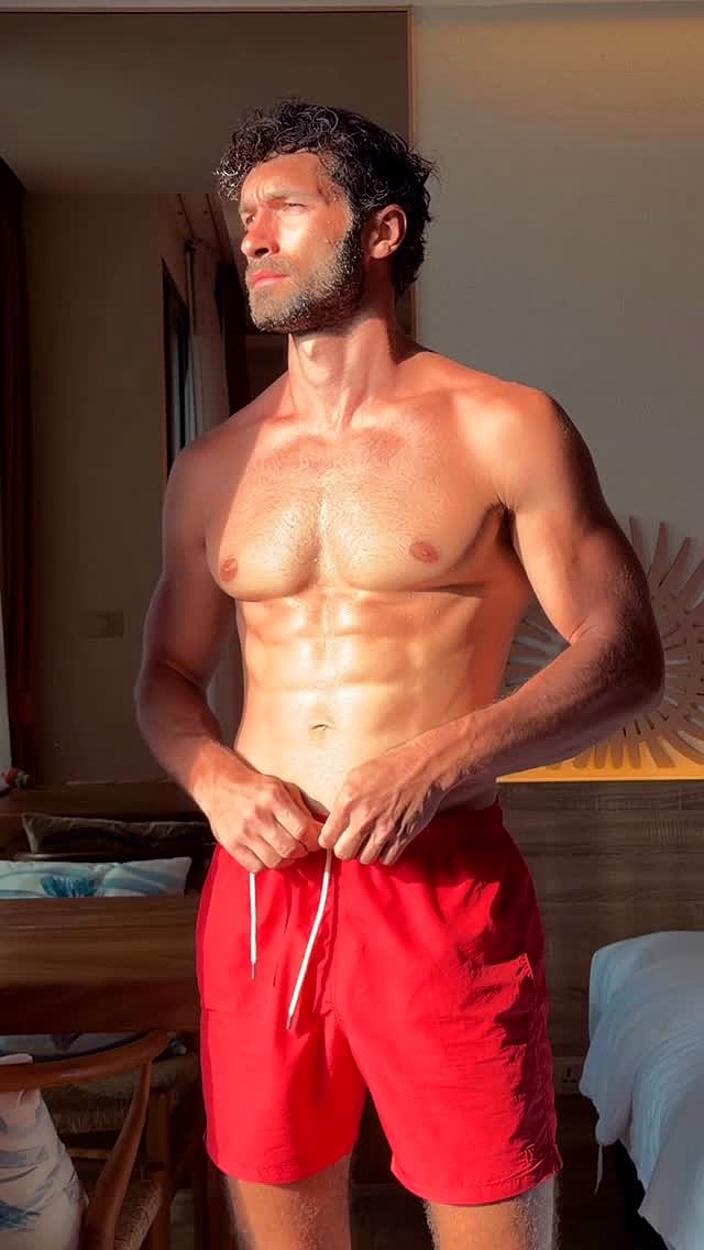That golden hour is way too golden ! 🫣