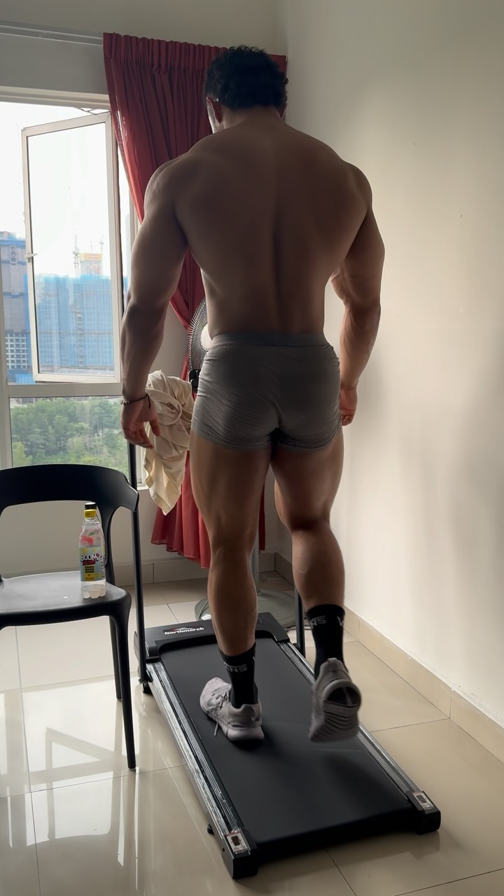 I love my cute little treadmill 🥵