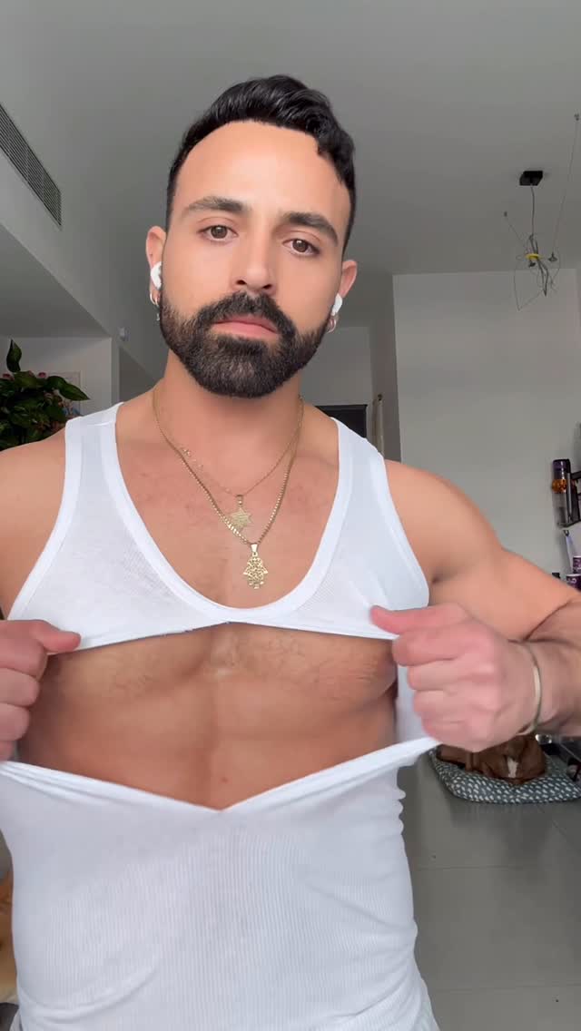 fastest way to take off a tank top 🫱🏽‍🫲🏻