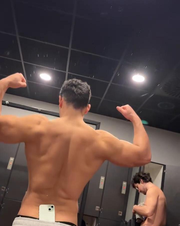 Gravity did it.😮😂