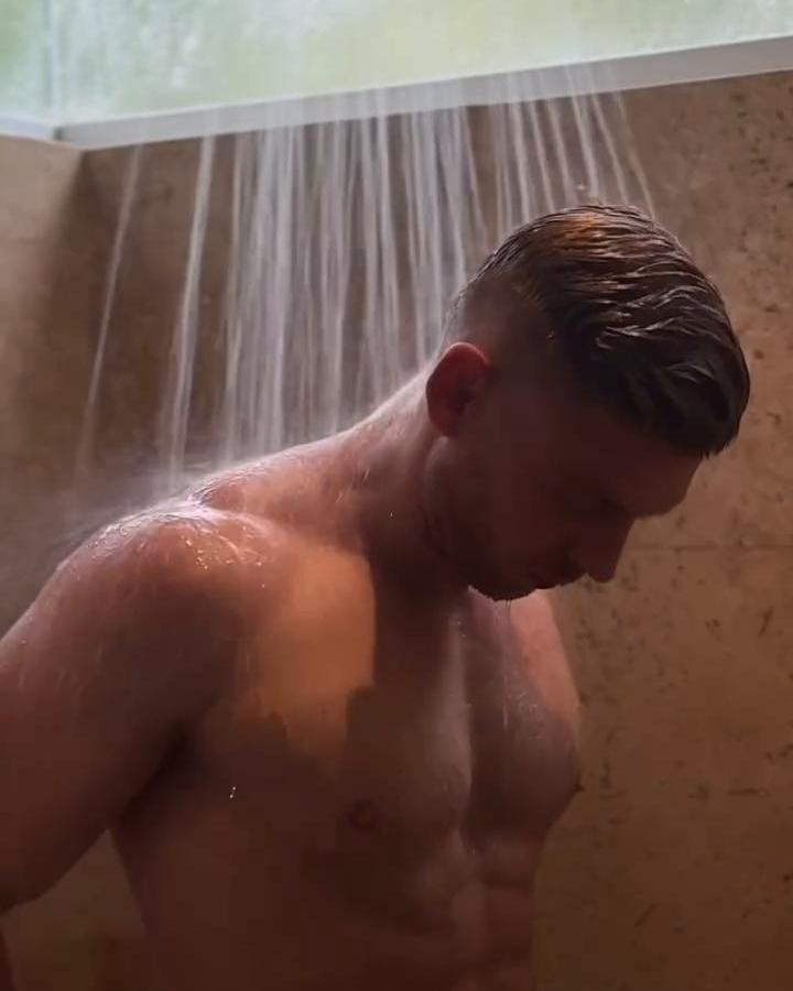 I hope something beautiful happens to you today ✌🏻