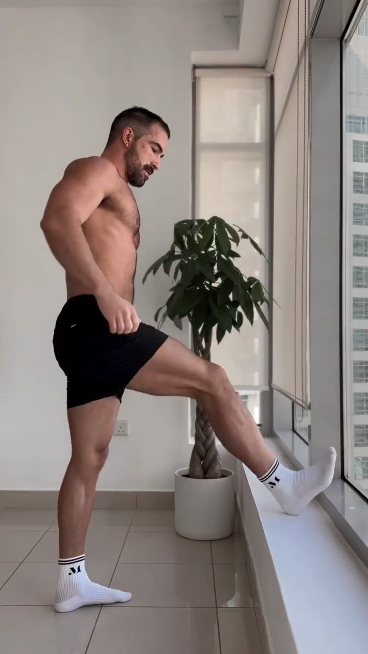 The morning after leg day; we do back releases and yin yoga 🦎