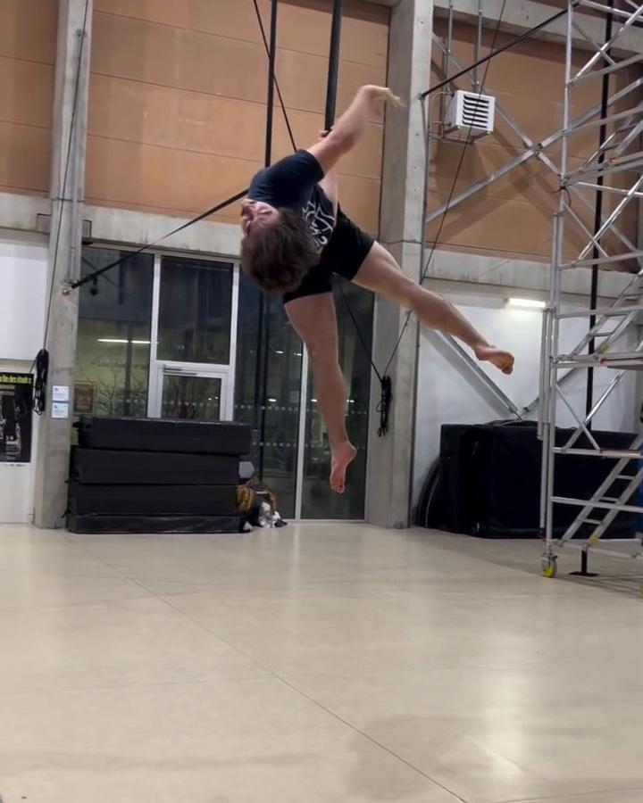 En ce moment, j’appuie le mouvement dans les sangles en essayant d’ajouter ma pâte techniquement, sans gâcher le plaisir