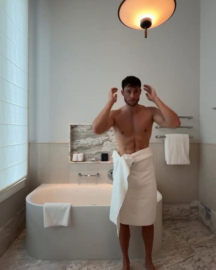 A battle won alone should not be celebrated with others 🧡 …. aber egal Badezimmer ist auf nem anderen Level 🩵