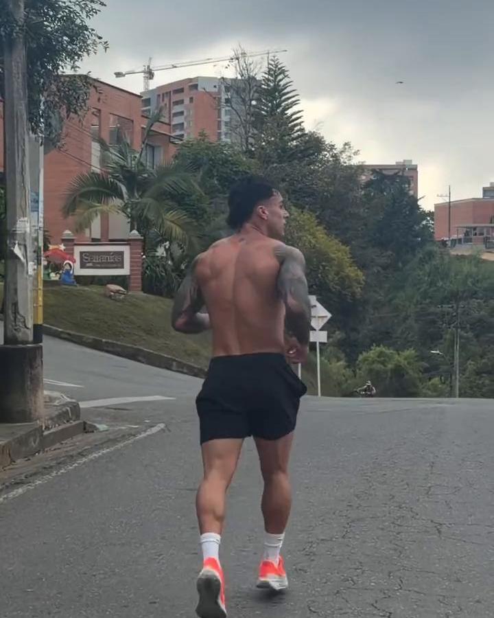 Morning run, focused mind. No excuses today. Your mind always try to make u feel comfortable… stay focused and win to yo