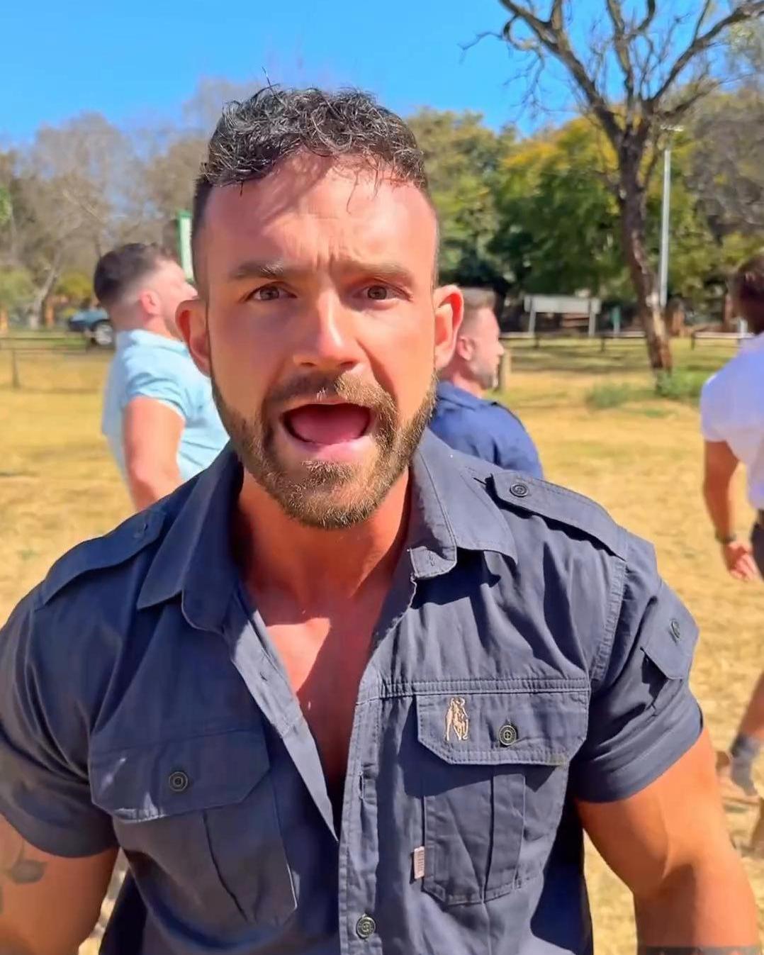 Dis amper Vrydag 🥳 Sit die “D” in DKW!