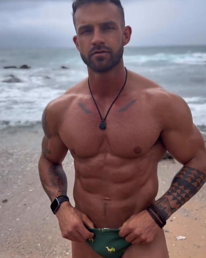 Tanned , muscles and tattoos. Now let’s get out of that friendzone.