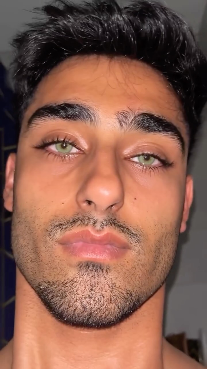 Jafar if he served TW: brown guy with unnaturally colored contacts