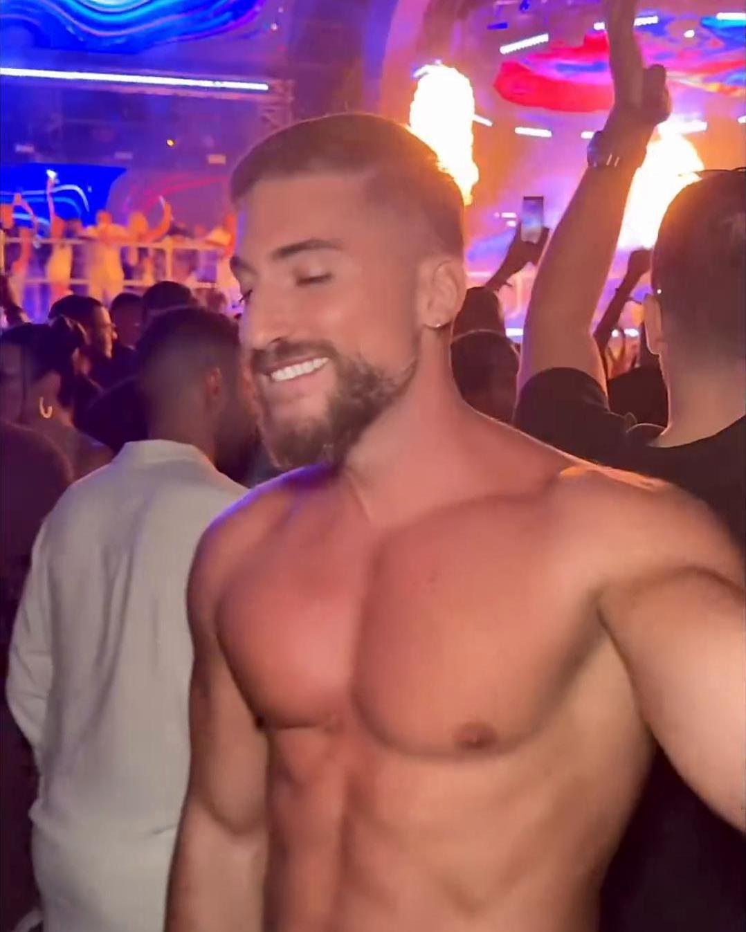 When the flames go up, so does my confidence 😏🔥