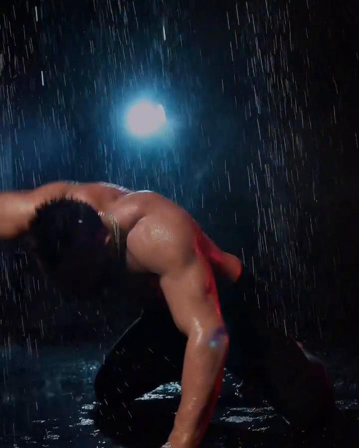 Какую воду ты выбираешь в душе, горячую или свежую?💦