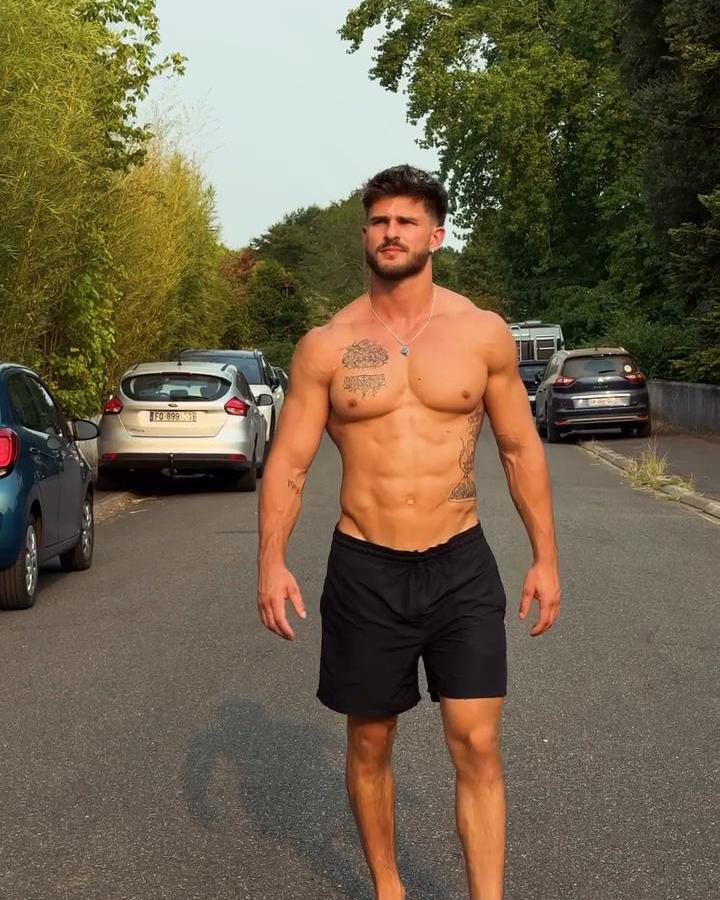 The neighbor of the neighborhood 🤓