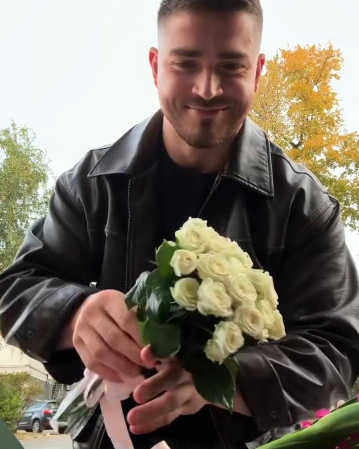 Рома любить, дарить цветы 🌺