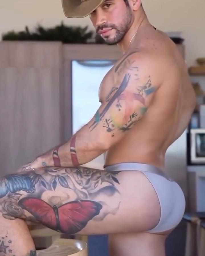 Do you like men with tattoos? 🤔