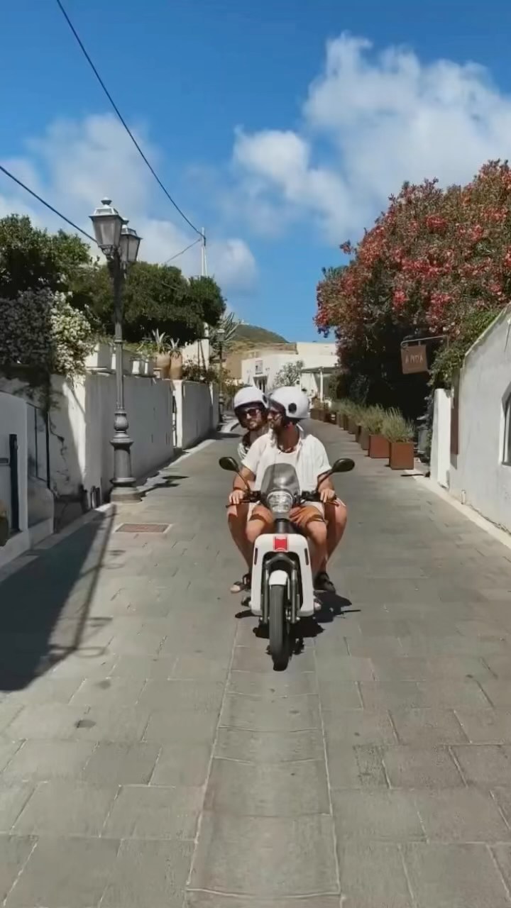 Living the slow Aeolian life by