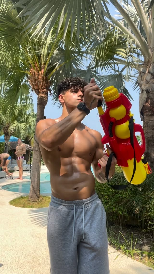 Water fight anyone? 😜