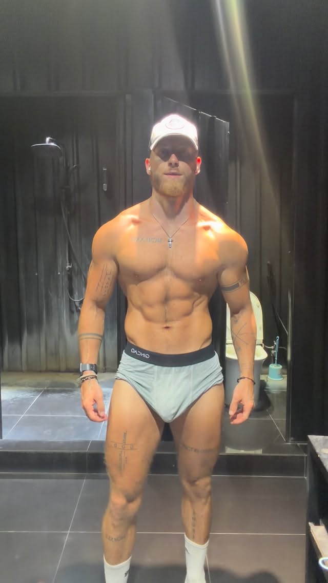 Post workout locker room check👀